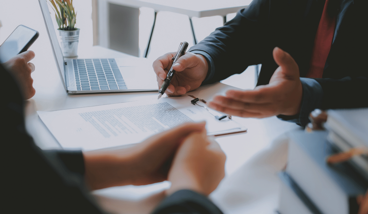 What does a lifecycle consultant do?